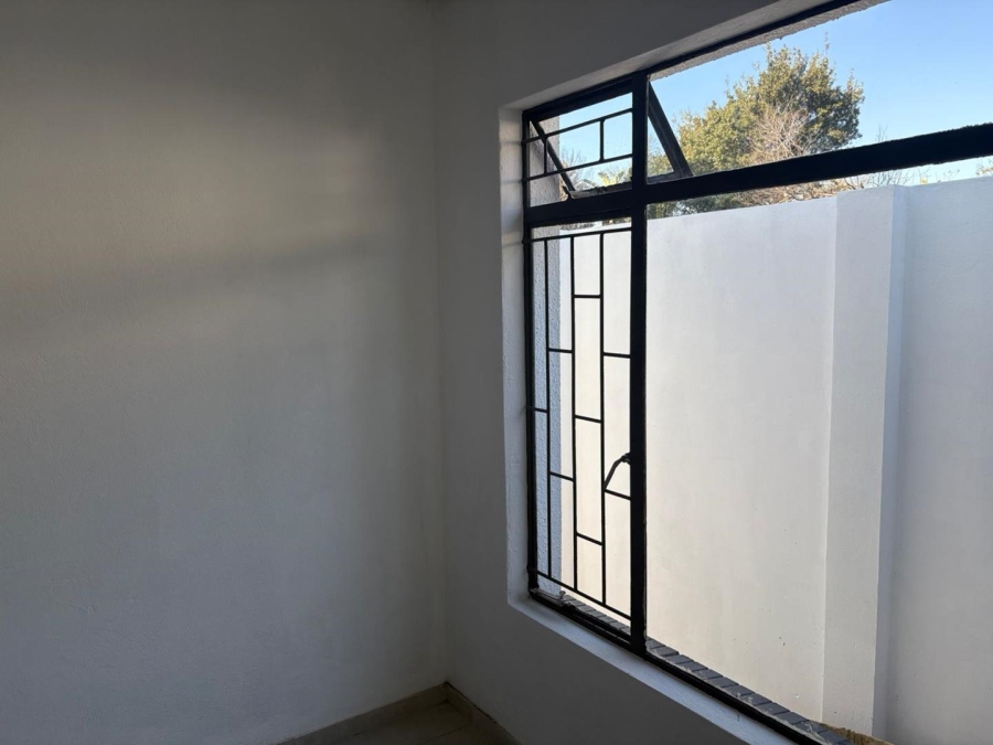 To Let 2 Bedroom Property for Rent in Blairgowrie Gauteng