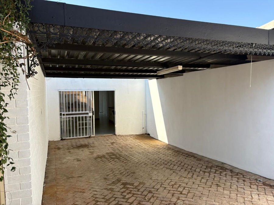 To Let 2 Bedroom Property for Rent in Blairgowrie Gauteng