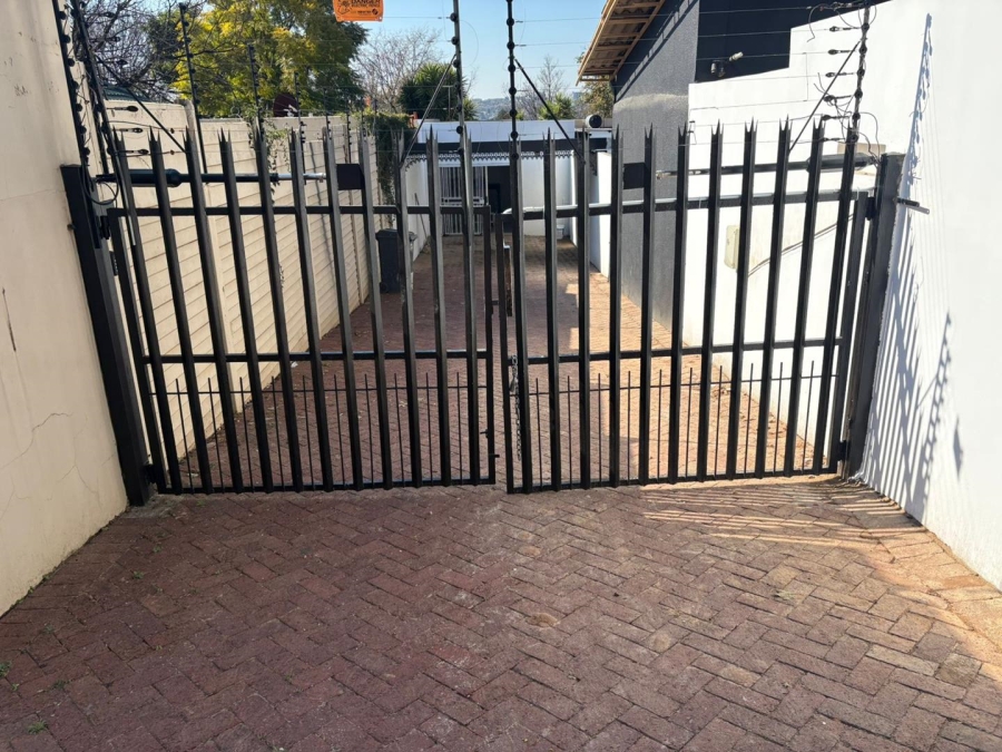 To Let 2 Bedroom Property for Rent in Blairgowrie Gauteng