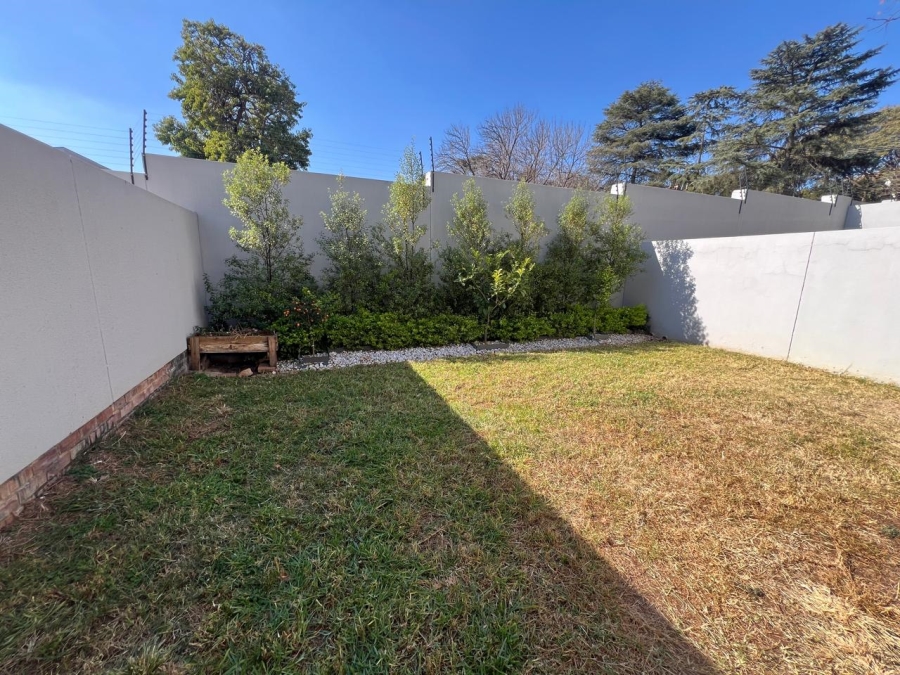 To Let 2 Bedroom Property for Rent in Bryanston Gauteng