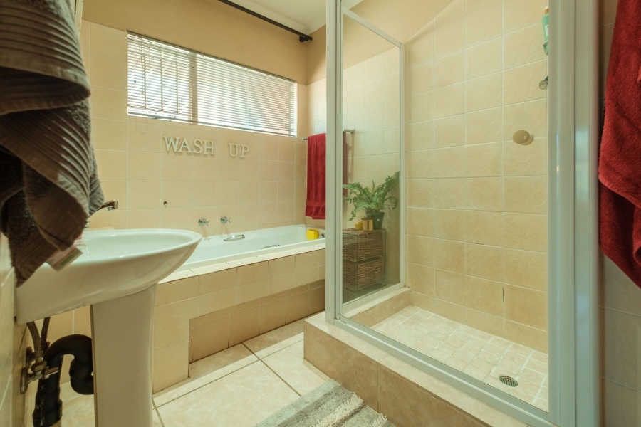 3 Bedroom Property for Sale in Garsfontein Gauteng