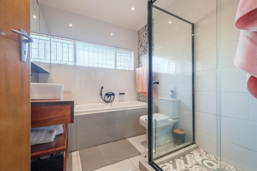 3 Bedroom Property for Sale in Garsfontein Gauteng