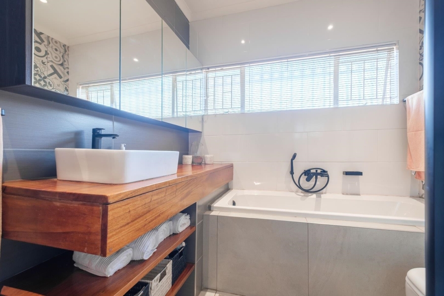 3 Bedroom Property for Sale in Garsfontein Gauteng