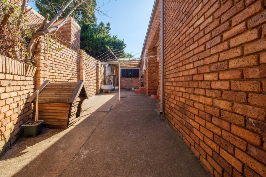 3 Bedroom Property for Sale in Garsfontein Gauteng