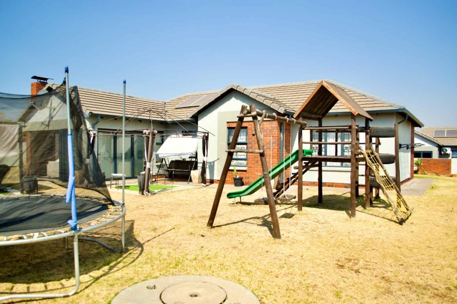 3 Bedroom Property for Sale in Amberfield Gauteng