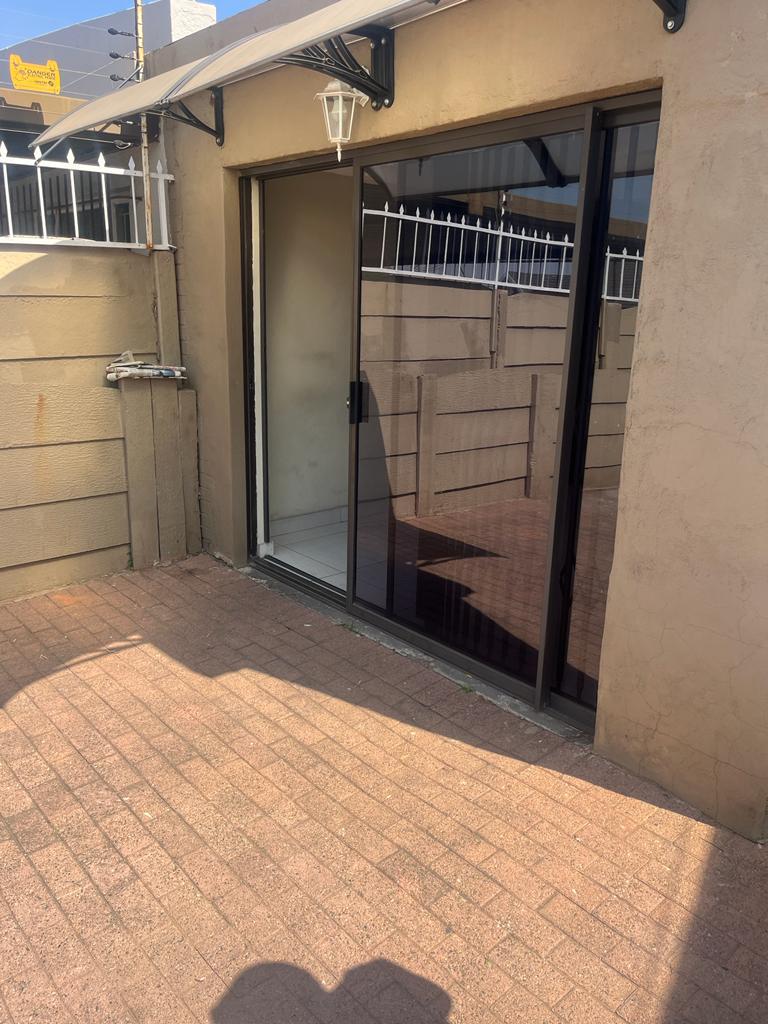To Let 4 Bedroom Property for Rent in Sunnyridge Gauteng