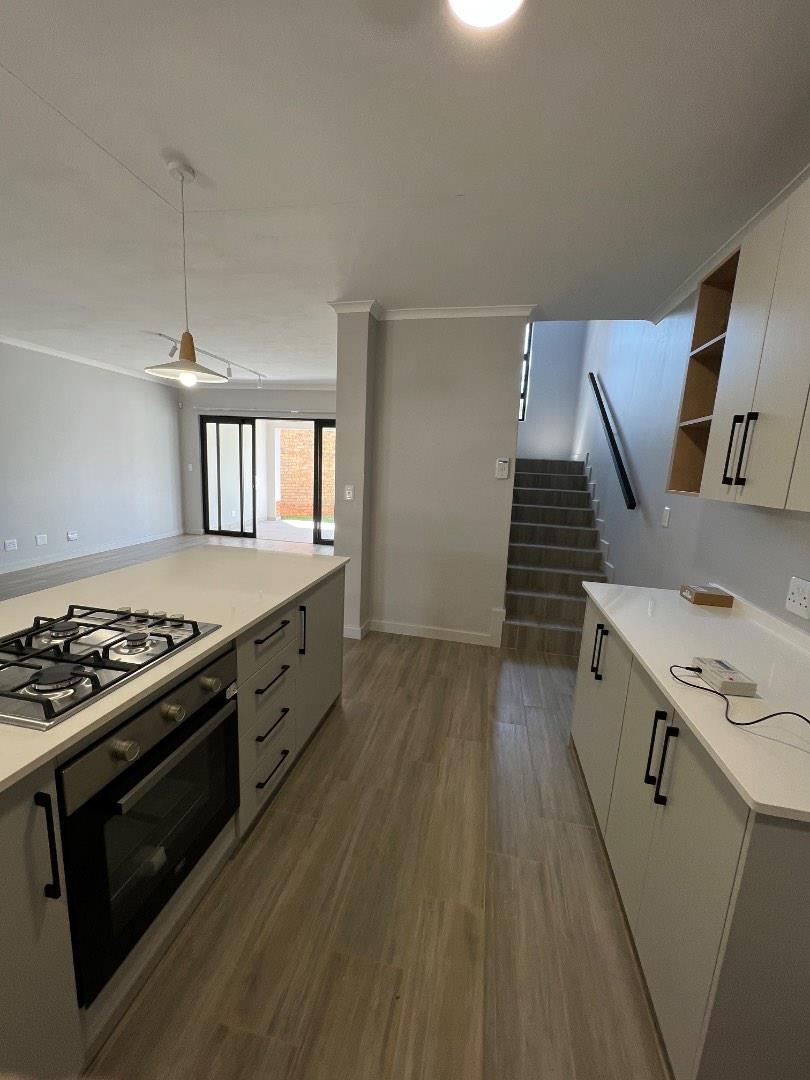 To Let 2 Bedroom Property for Rent in Olympus Gauteng
