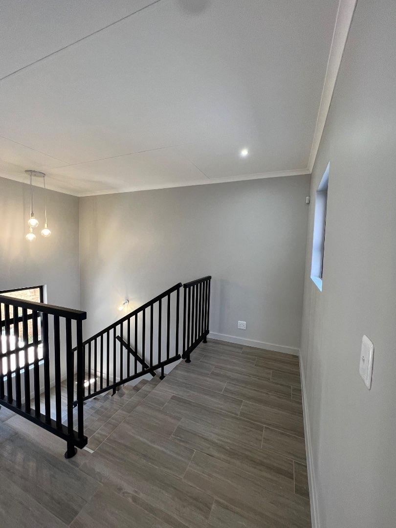 To Let 2 Bedroom Property for Rent in Olympus Gauteng