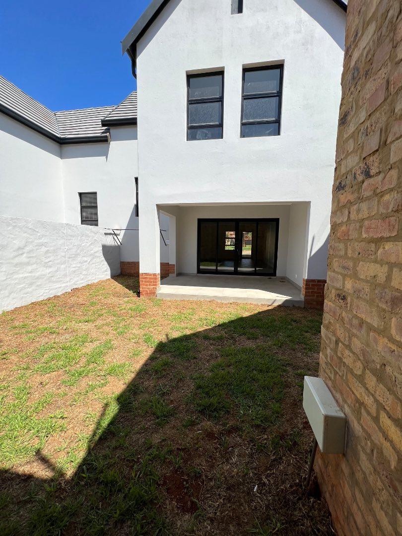 To Let 2 Bedroom Property for Rent in Olympus Gauteng
