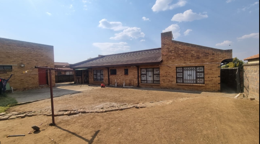 4 Bedroom Property for Sale in Selcourt Gauteng