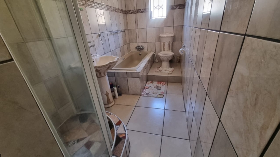 4 Bedroom Property for Sale in Selcourt Gauteng
