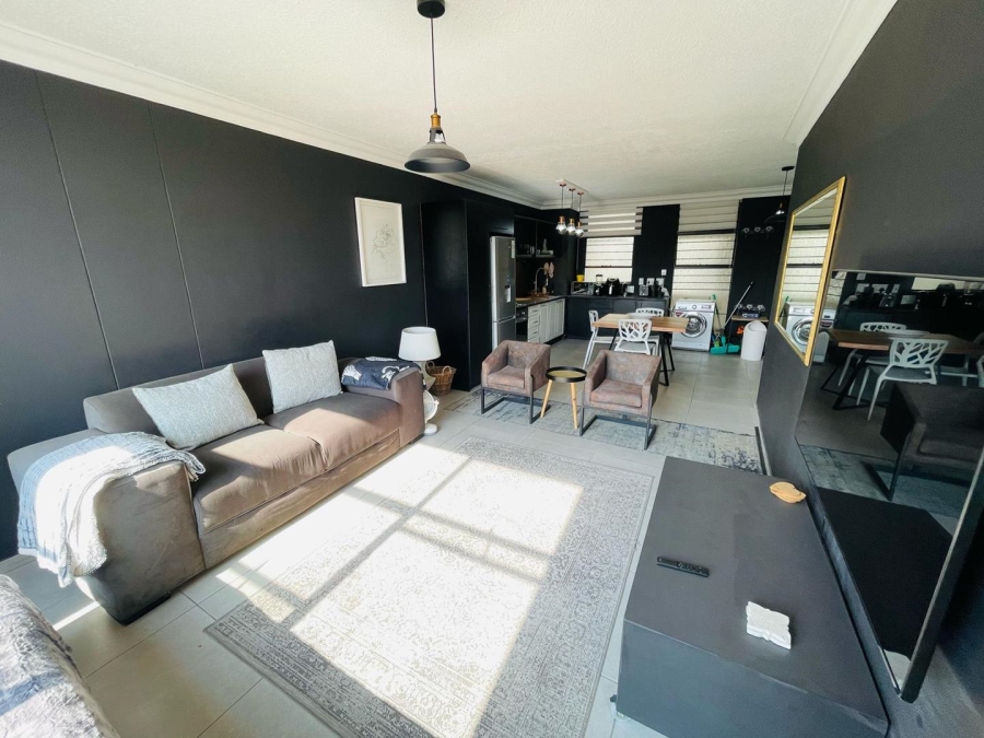 To Let 2 Bedroom Property for Rent in Sandhurst Gauteng