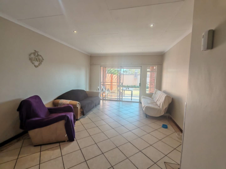2 Bedroom Property for Sale in Monavoni Gauteng