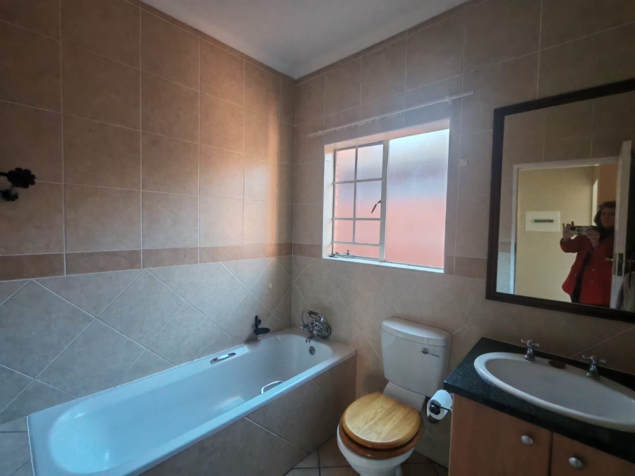 2 Bedroom Property for Sale in Monavoni Gauteng
