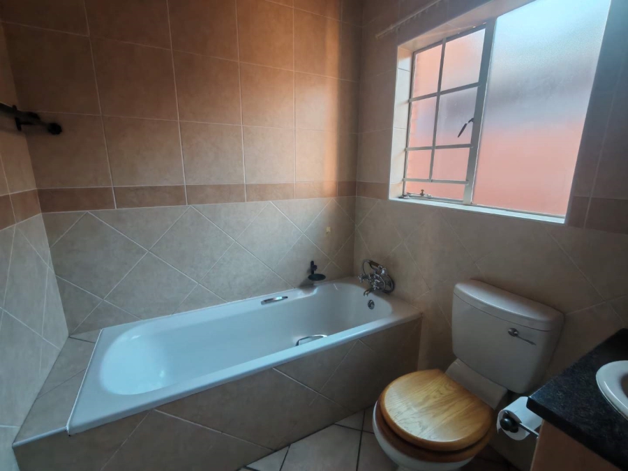 2 Bedroom Property for Sale in Monavoni Gauteng