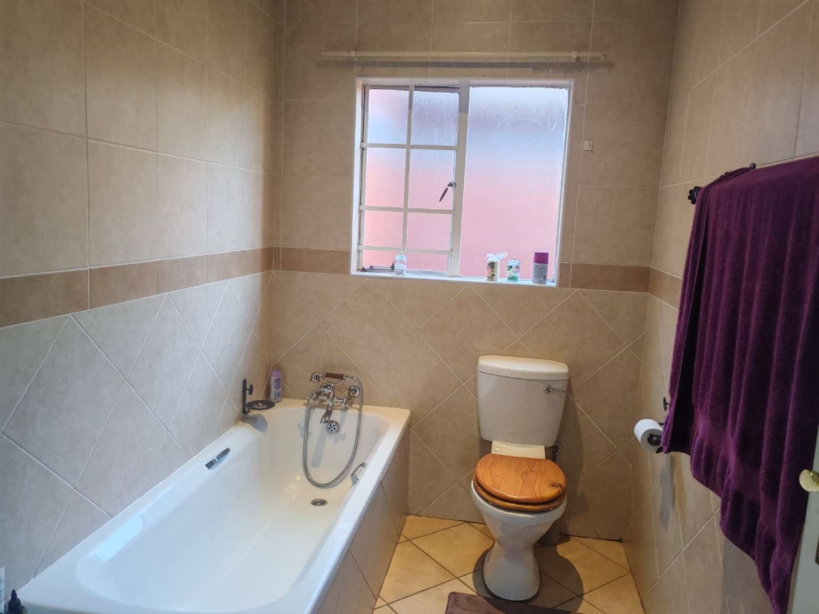 2 Bedroom Property for Sale in Monavoni Gauteng