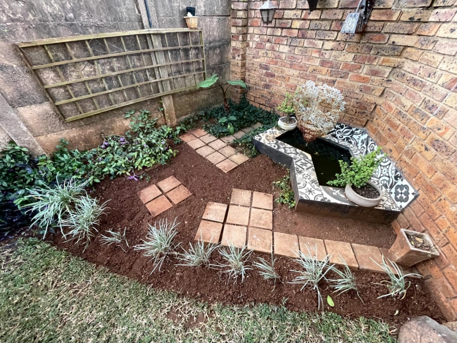 To Let 2 Bedroom Property for Rent in Rooihuiskraal Gauteng