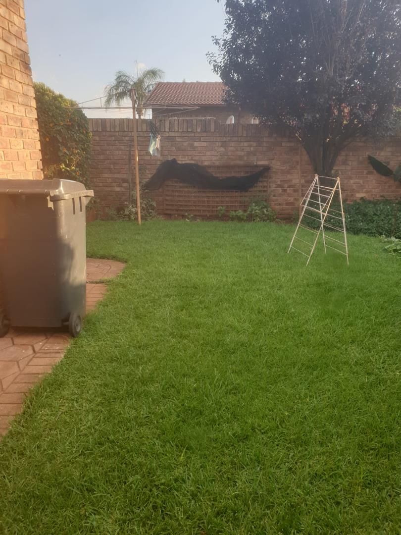 To Let 2 Bedroom Property for Rent in Rooihuiskraal Gauteng