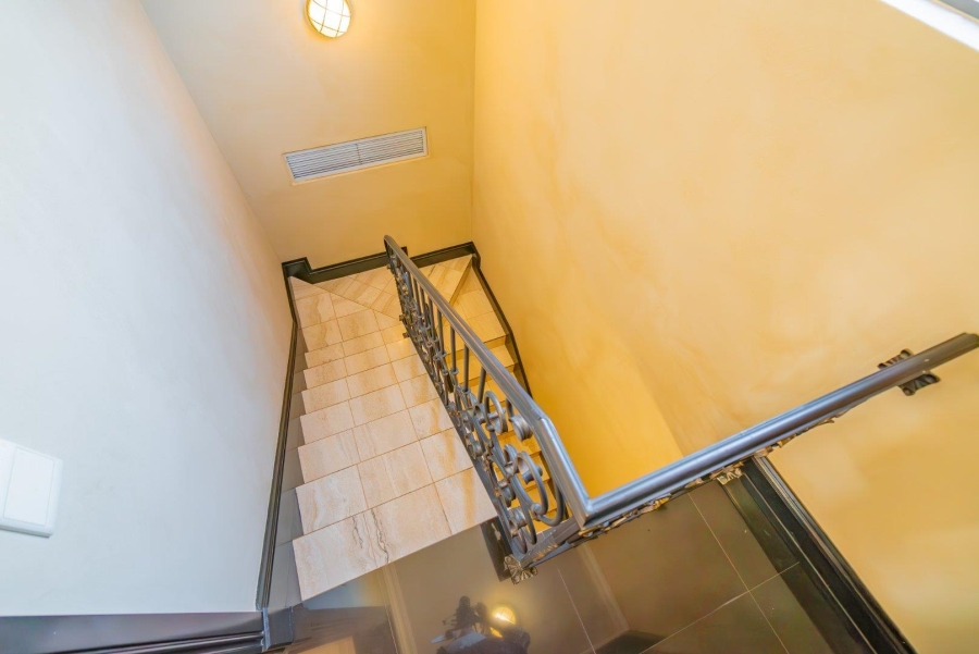 To Let 7 Bedroom Property for Rent in Sandhurst Gauteng