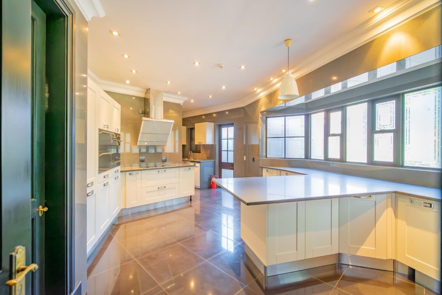 To Let 7 Bedroom Property for Rent in Sandhurst Gauteng