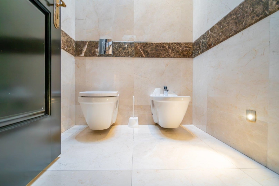 To Let 7 Bedroom Property for Rent in Sandhurst Gauteng