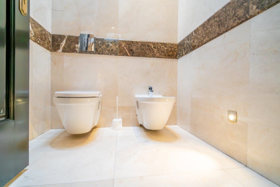 To Let 7 Bedroom Property for Rent in Sandhurst Gauteng