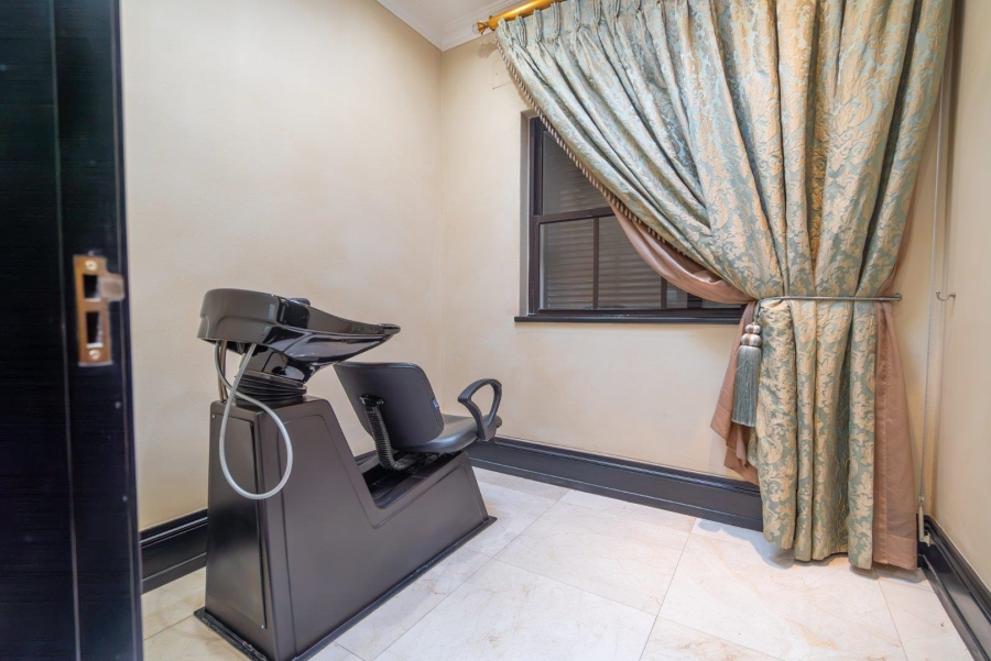 To Let 7 Bedroom Property for Rent in Sandhurst Gauteng