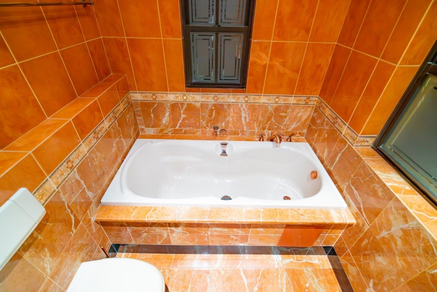 To Let 7 Bedroom Property for Rent in Sandhurst Gauteng