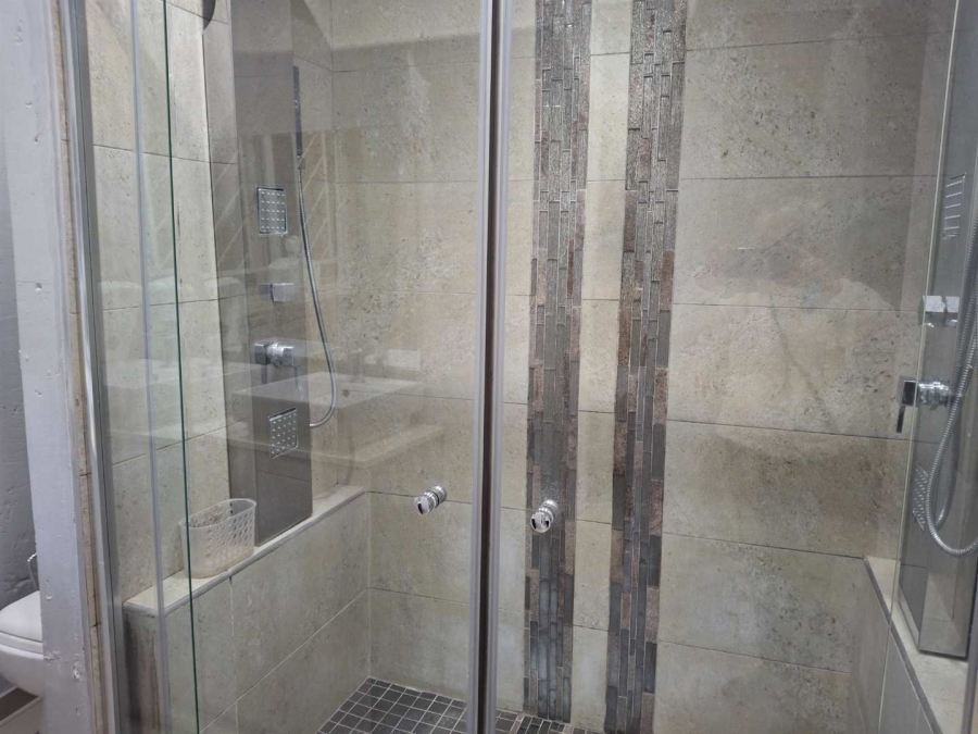 To Let 1 Bedroom Property for Rent in Benmore Gardens Gauteng