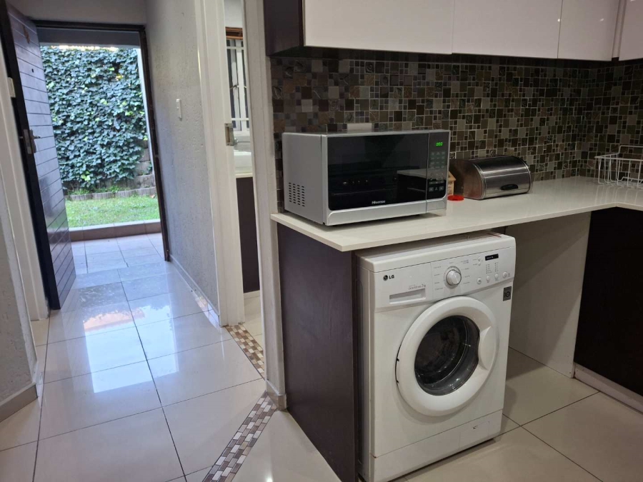 To Let 1 Bedroom Property for Rent in Benmore Gardens Gauteng