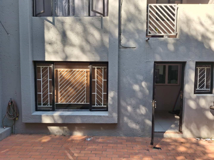 To Let 1 Bedroom Property for Rent in Benmore Gardens Gauteng