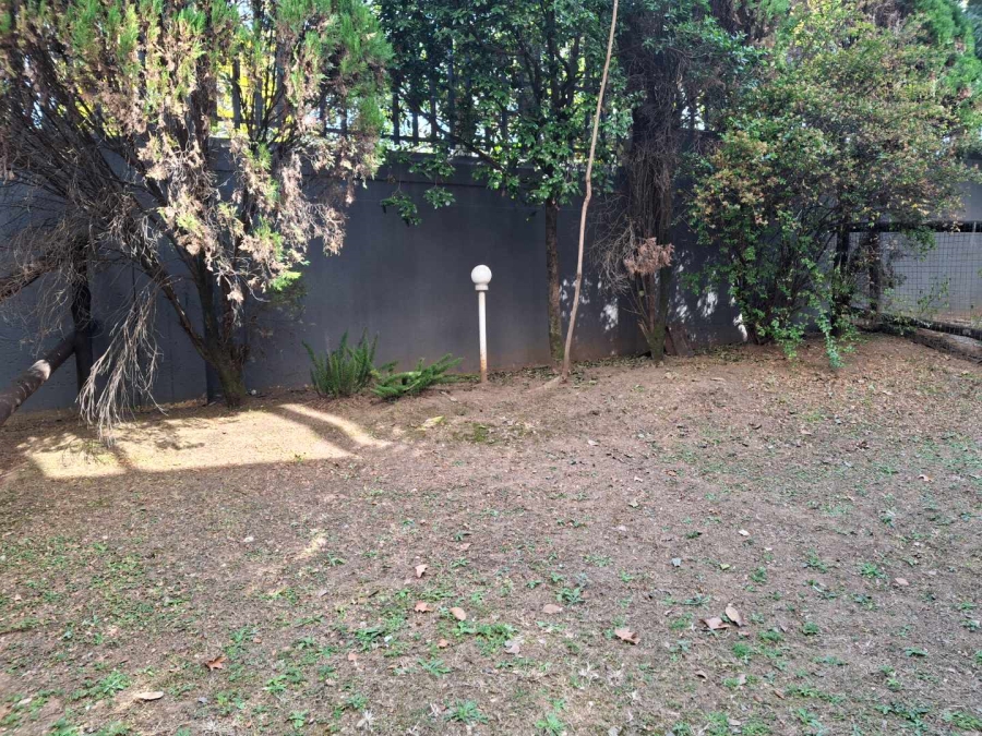 To Let 1 Bedroom Property for Rent in Benmore Gardens Gauteng