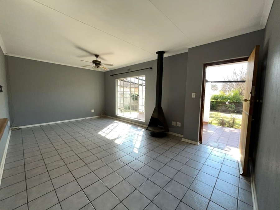 To Let 3 Bedroom Property for Rent in Bromhof Gauteng
