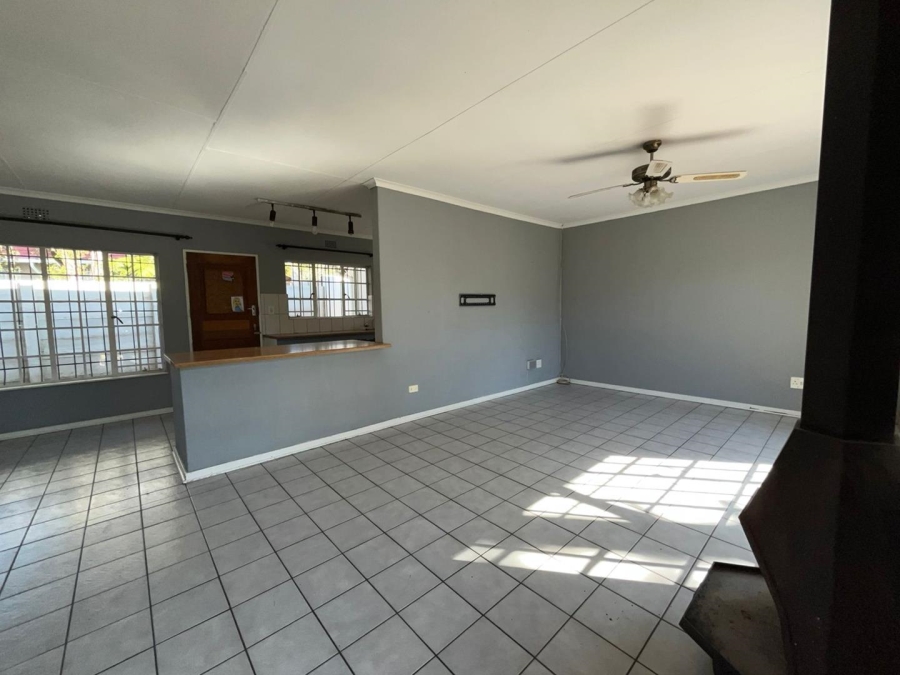 To Let 3 Bedroom Property for Rent in Bromhof Gauteng