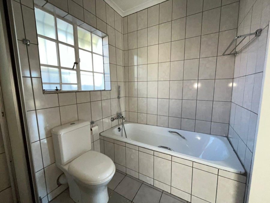 To Let 3 Bedroom Property for Rent in Bromhof Gauteng