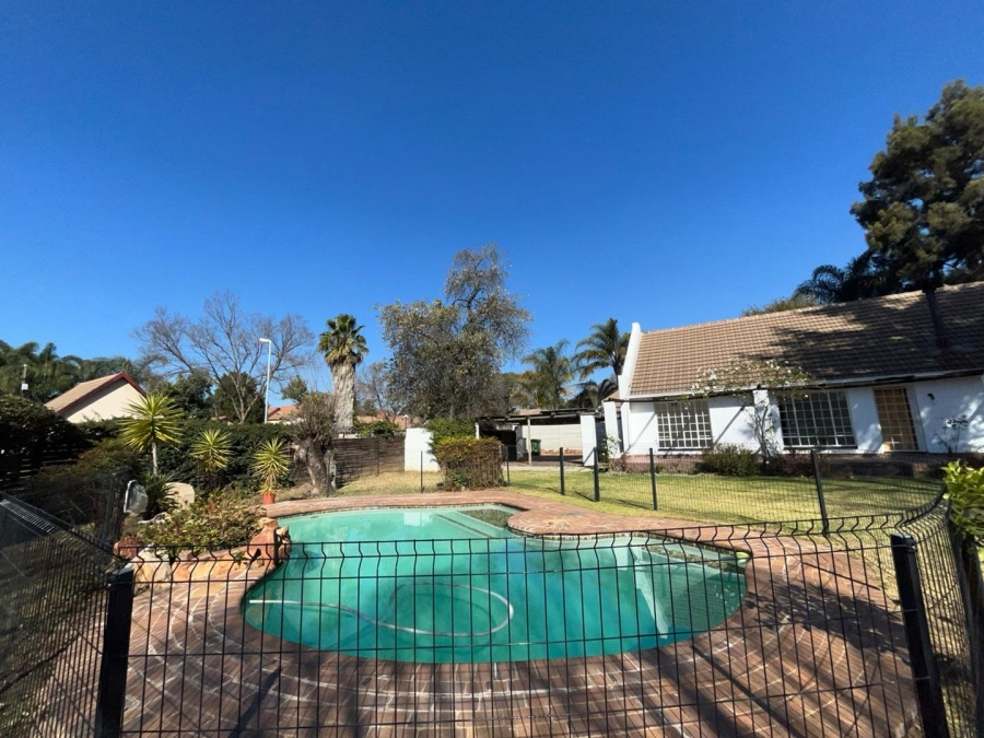 To Let 3 Bedroom Property for Rent in Bromhof Gauteng