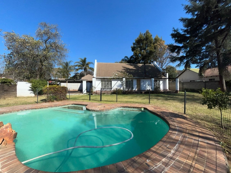 To Let 3 Bedroom Property for Rent in Bromhof Gauteng