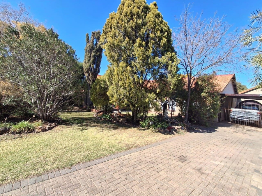 3 Bedroom Property for Sale in Brackenhurst Gauteng