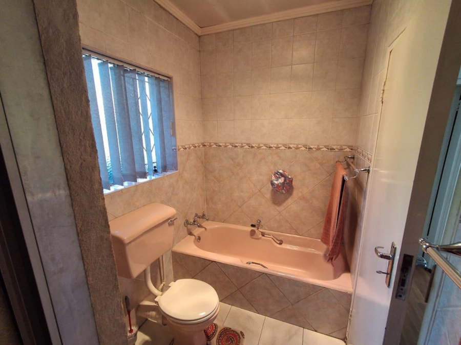 3 Bedroom Property for Sale in Brackenhurst Gauteng