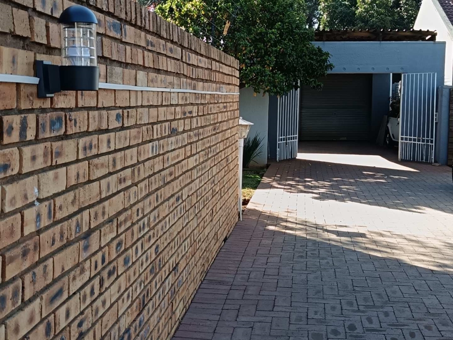 3 Bedroom Property for Sale in Brackenhurst Gauteng