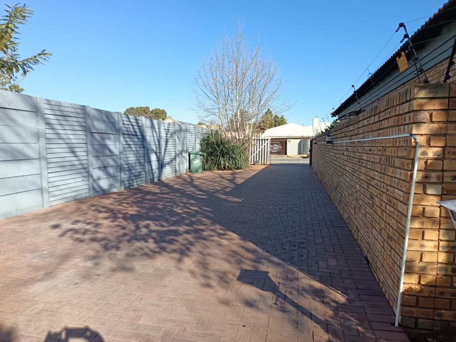 3 Bedroom Property for Sale in Brackenhurst Gauteng