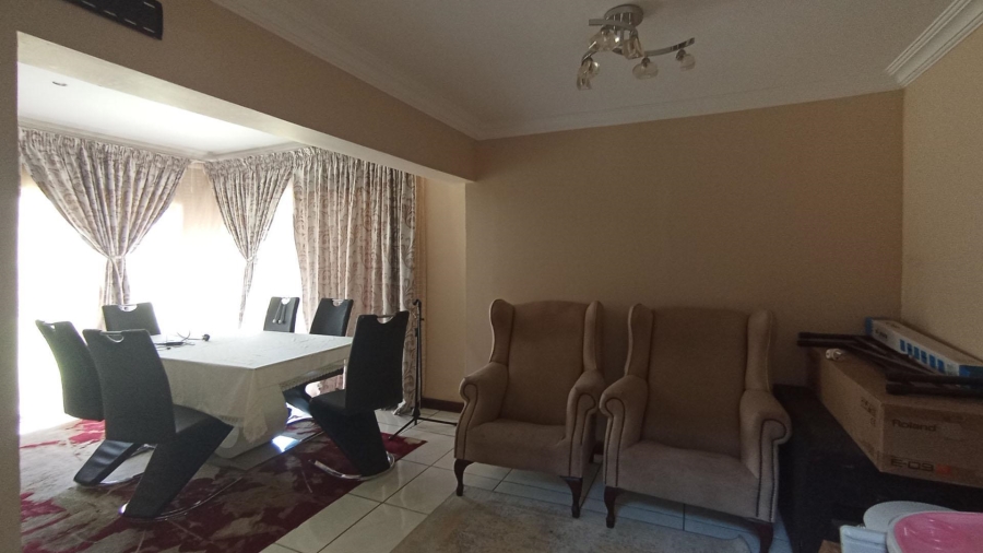 5 Bedroom Property for Sale in Rooihuiskraal Gauteng