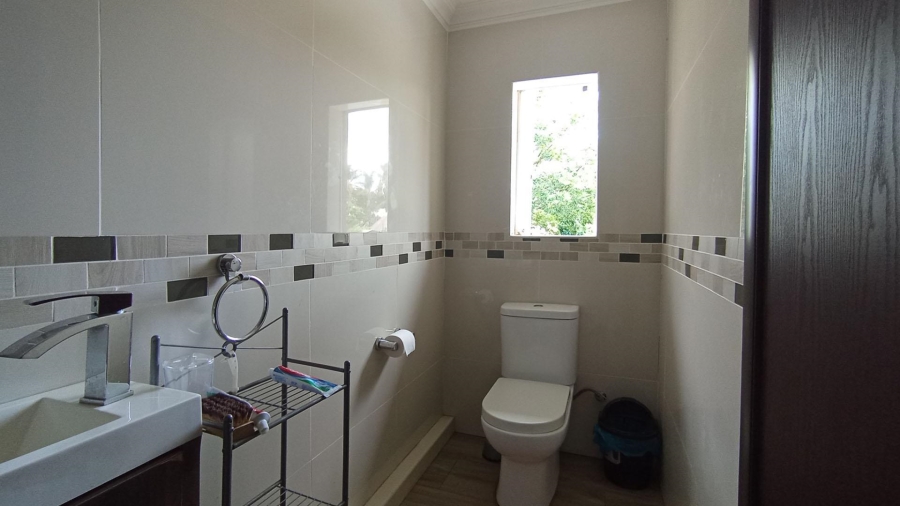 5 Bedroom Property for Sale in Rooihuiskraal Gauteng