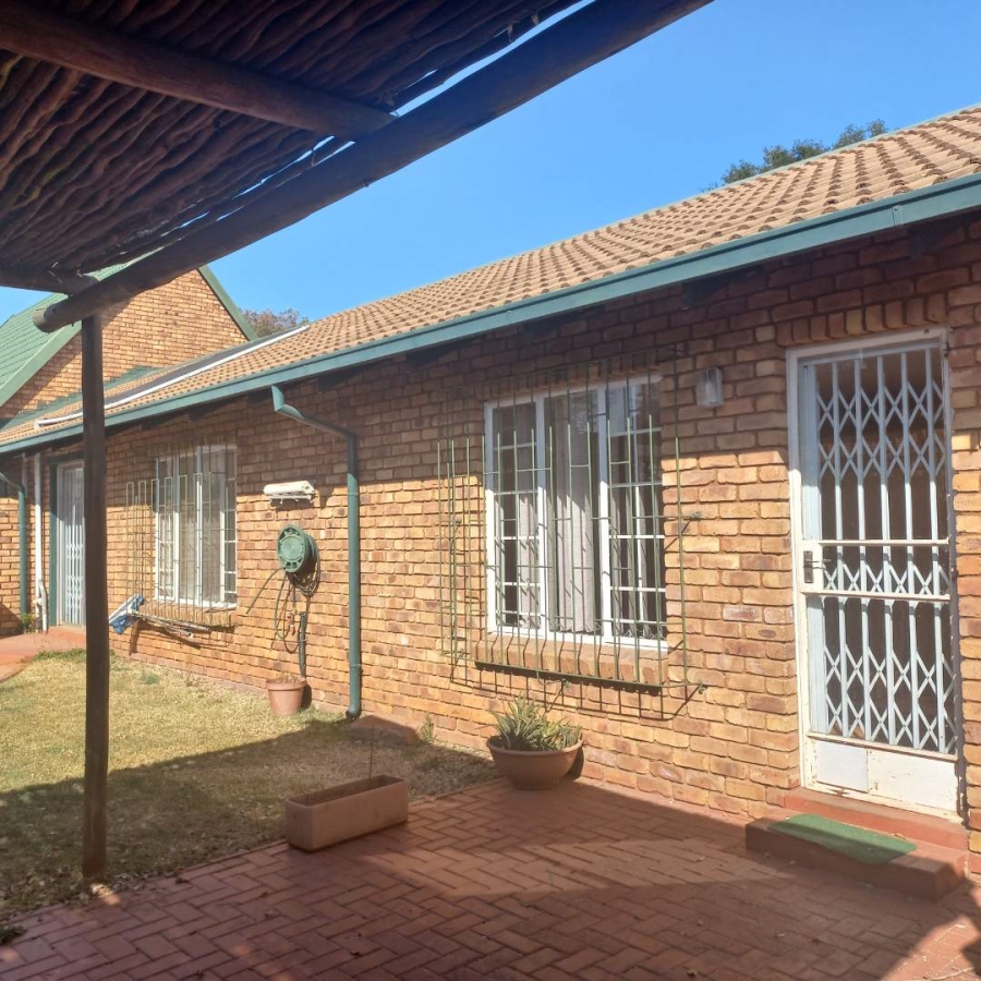 To Let 2 Bedroom Property for Rent in Weavind Park Gauteng