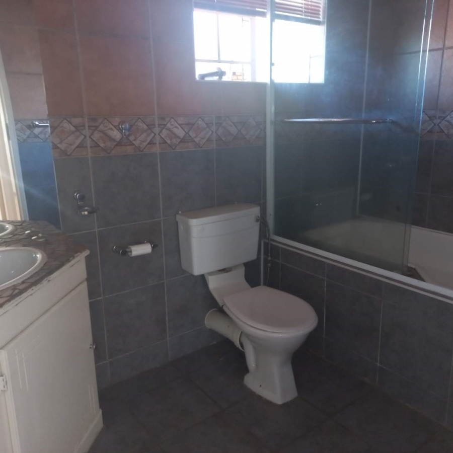 To Let 2 Bedroom Property for Rent in Weavind Park Gauteng