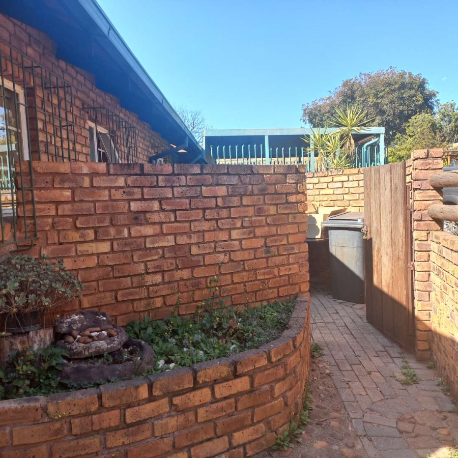 To Let 2 Bedroom Property for Rent in Weavind Park Gauteng
