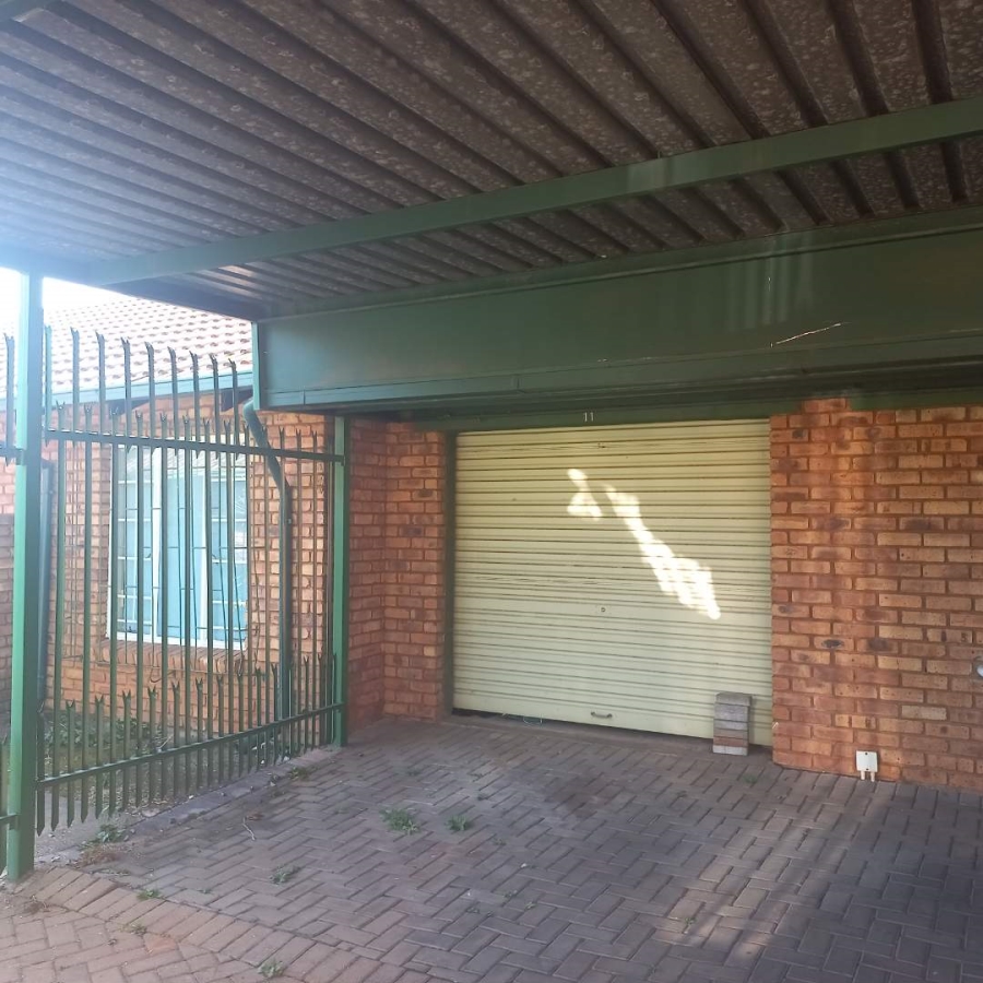 To Let 2 Bedroom Property for Rent in Weavind Park Gauteng