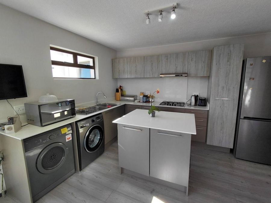 To Let 3 Bedroom Property for Rent in Broadacres Gauteng