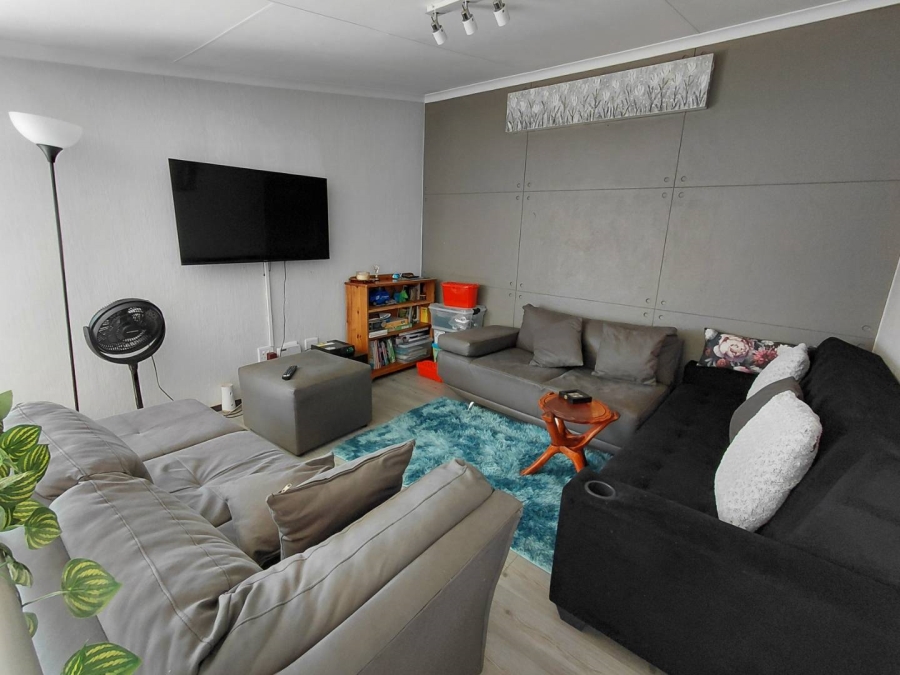 To Let 3 Bedroom Property for Rent in Broadacres Gauteng