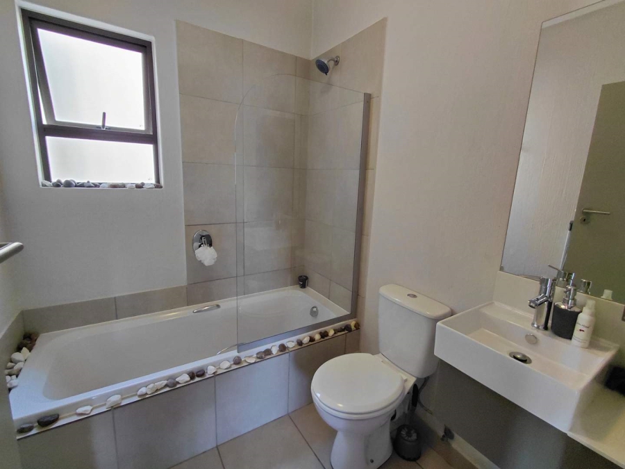 To Let 3 Bedroom Property for Rent in Broadacres Gauteng